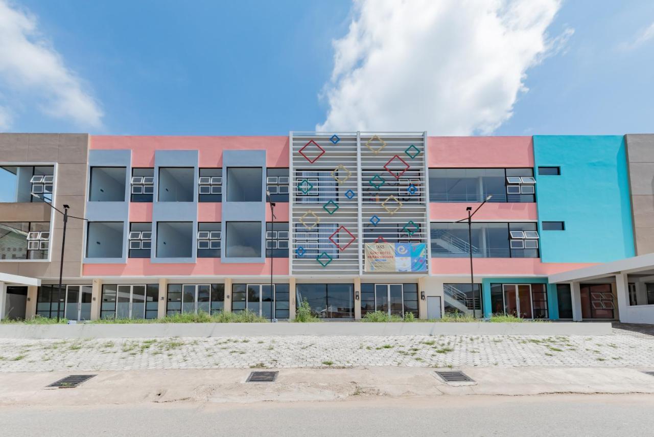 Sans Hotel Berau Square Tanjung Redep Экстерьер фото