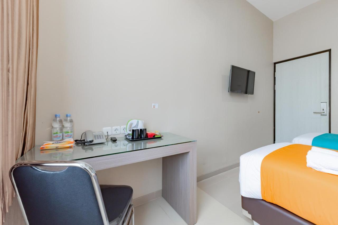 Sans Hotel Berau Square Tanjung Redep Экстерьер фото