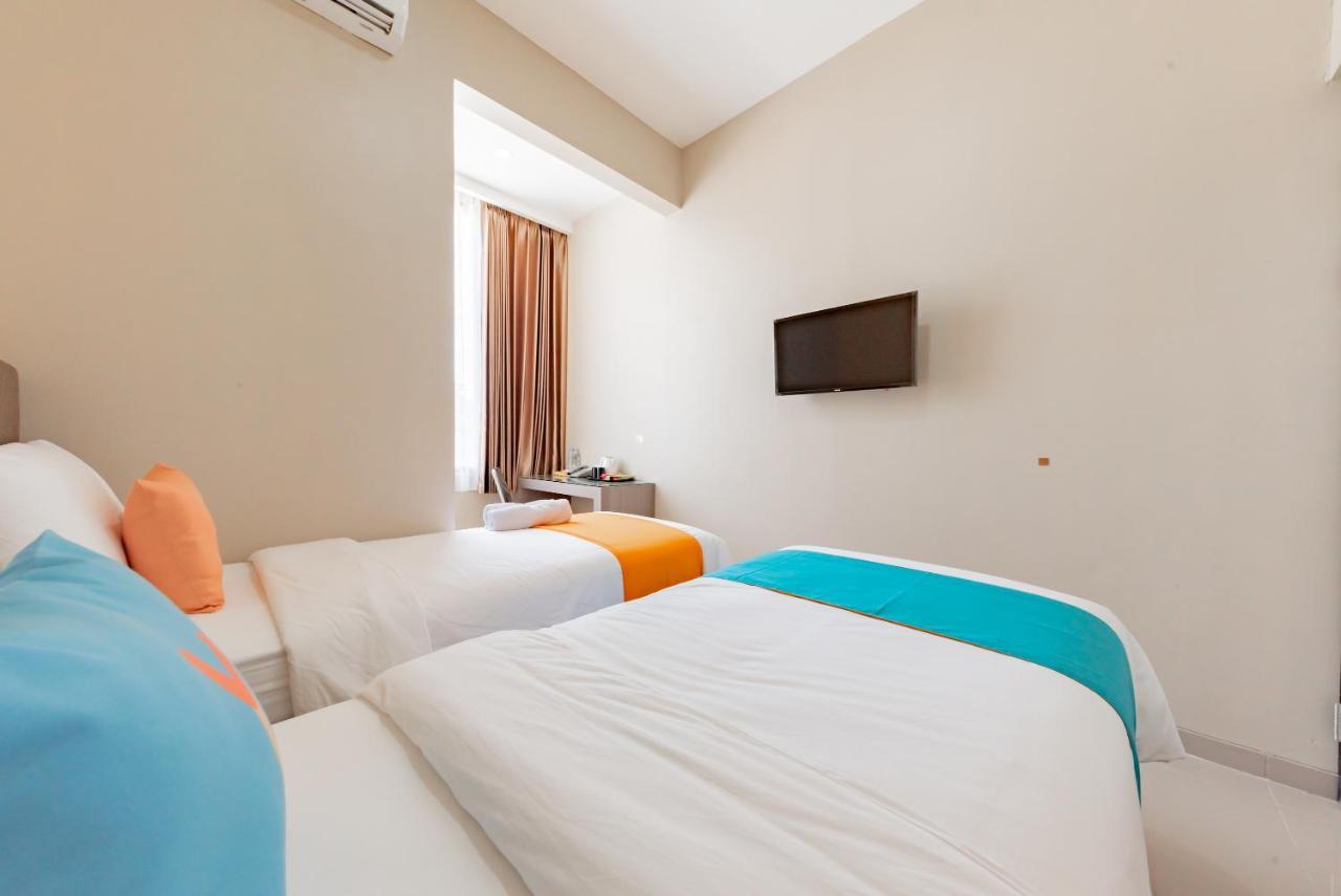 Sans Hotel Berau Square Tanjung Redep Экстерьер фото